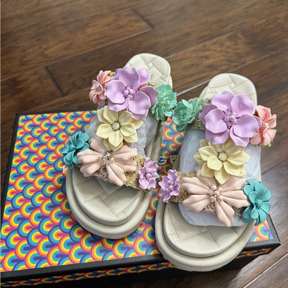 Kurt Geiger person flower embellished sandal